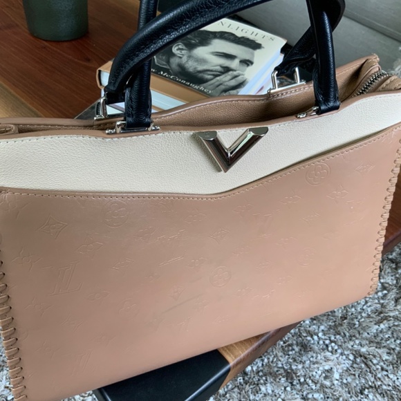 LOUIS VUITTON Monogram Cuir Plume Very One Zipped - Picture 2 of 9